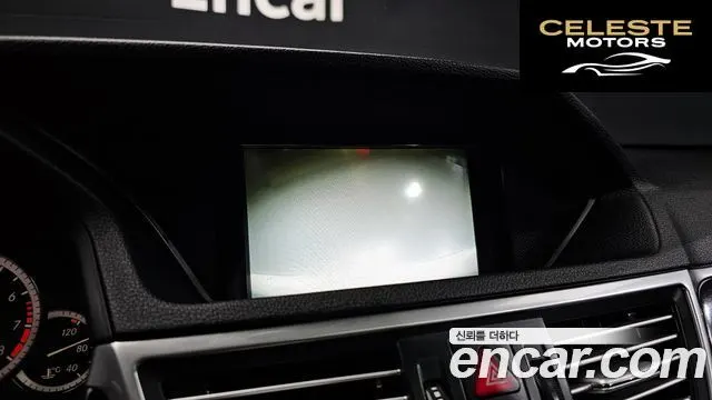 MERCEDES BENZ E-Classe W212 E200 CGI Avantgarde 2010 — photo 15 sur 20