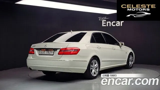 MERCEDES BENZ E-Classe W212 E200 CGI Avantgarde 2010 — photo 2 sur 20