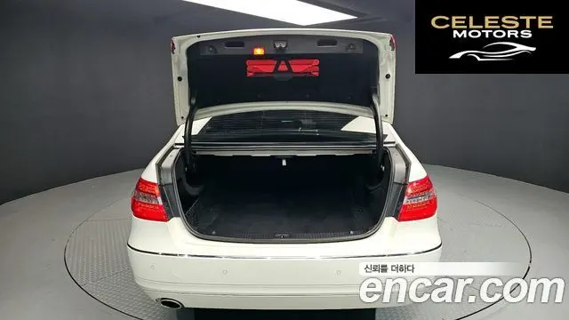 MERCEDES BENZ E-Classe W212 E200 CGI Avantgarde 2010 — photo 20 sur 20