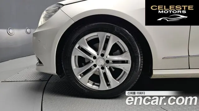 MERCEDES BENZ E-Classe W212 E200 CGI Avantgarde 2010 — photo 5 sur 20