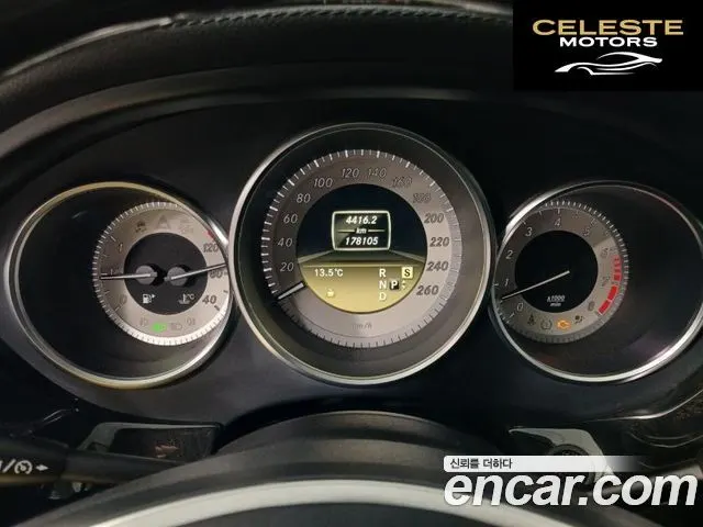 MERCEDES BENZ CLS-Classe W218 CLS350 2012 — photo 12 sur 26