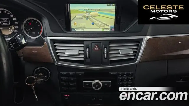 MERCEDES BENZ E-Classe W212 E300 2012 — photo 14 sur 20