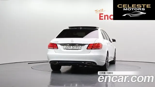 MERCEDES BENZ E-Classe W212 E300 Avantgarde 2014 — photo 4 sur 20