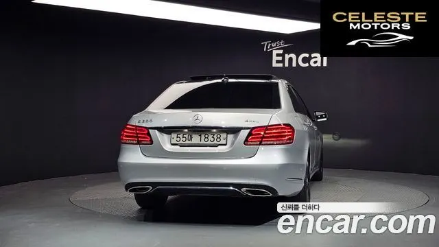 MERCEDES BENZ E-Classe W212 E300 Avantgarde 2014 — photo 4 sur 20