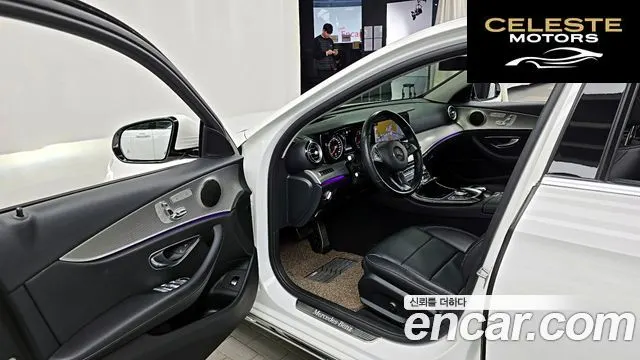 MERCEDES BENZ E-Classe W213 E200 Avantgarde 2017 — photo 10 sur 26