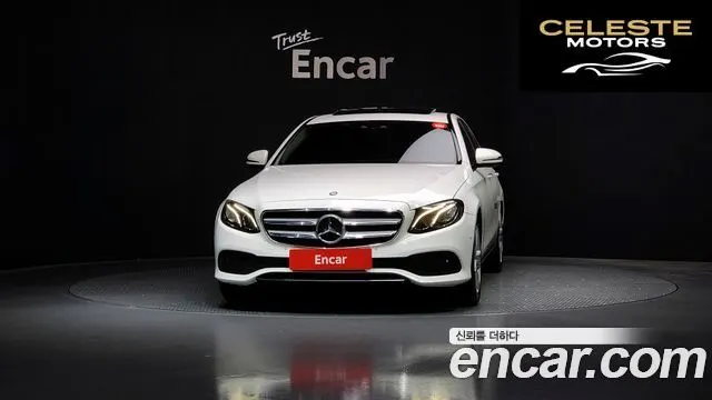 MERCEDES BENZ E-Classe W213 E200 Avantgarde 2017 — photo 3 sur 26