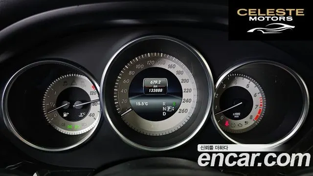 MERCEDES BENZ CLS-Classe W218 CLS350 2014 — photo 8 sur 20