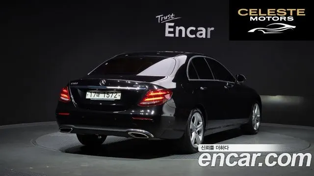 MERCEDES BENZ E-Classe W213 E200 Avantgarde 2017 — photo 2 sur 25