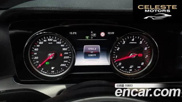MERCEDES BENZ E-Classe W213 E200 Avantgarde 2017 — photo 8 sur 25