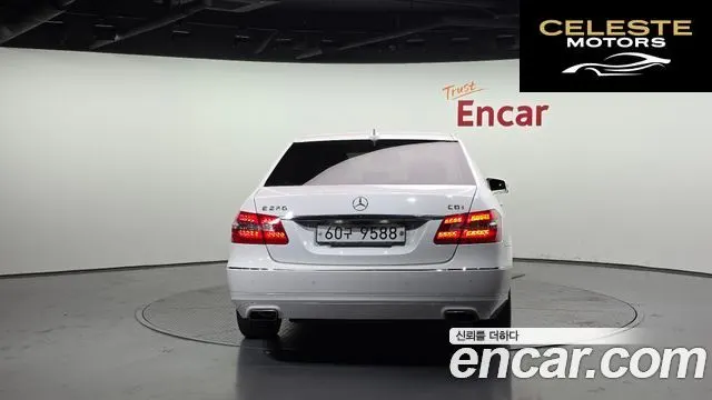 MERCEDES BENZ E-Classe W212 E220 CDI Avantgarde 2013 — photo 4 sur 20