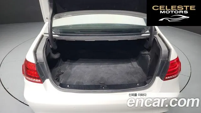 MERCEDES BENZ E-Classe W212 E200 2014 — photo 20 sur 20