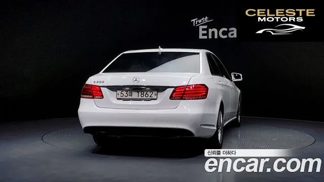MERCEDES BENZ E-Classe W212 E200 2014 — photo 4 sur 20