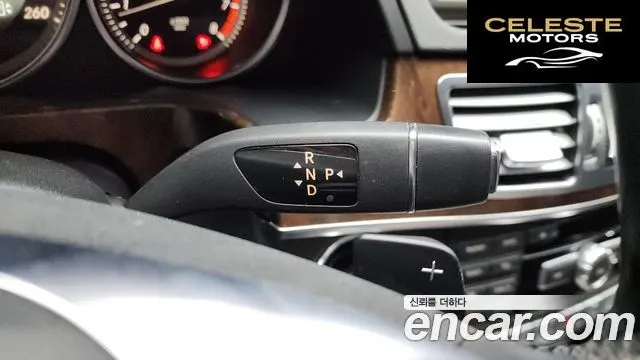 MERCEDES BENZ E-Classe W212 E200 2014 — photo 9 sur 20