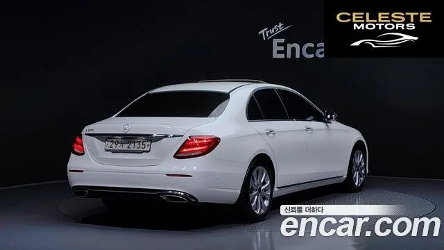 MERCEDES BENZ E-Classe W213 E200 Avantgarde 2018 — photo 2 sur 20