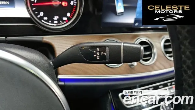 MERCEDES BENZ E-Classe W213 E220d Exclusive 2019 — photo 9 sur 20