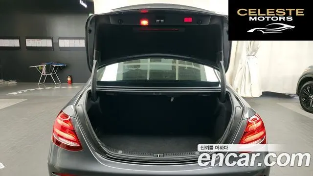MERCEDES BENZ E-Classe W213 E300 4MATIC Exclusive 2018 — photo 20 sur 26