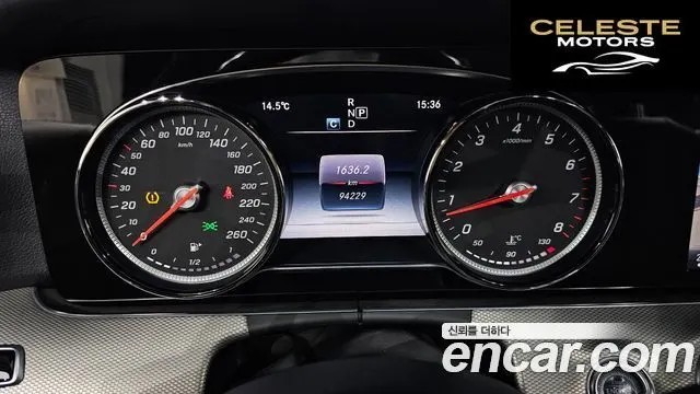 MERCEDES BENZ E-Classe W213 E200 Avantgarde 2017 — photo 8 sur 20
