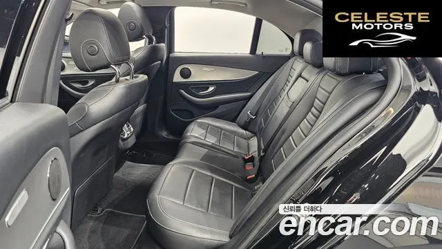 MERCEDES BENZ E-Classe W213 E200 Avantgarde 2017 — photo 12 sur 20
