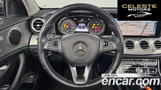 MERCEDES BENZ E-Classe W213 E200 Avantgarde 2017 — photo 13 sur 20