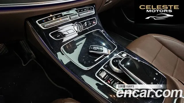 MERCEDES BENZ E-Classe W213 E300 4MATIC Avantgarde 2018 — photo 15 sur 20