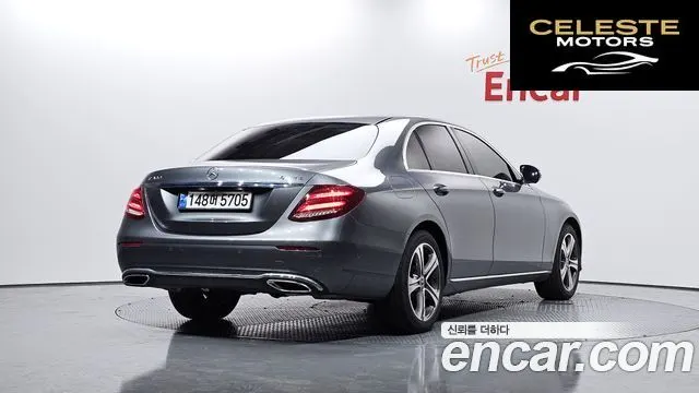 MERCEDES BENZ E-Classe W213 E300 4MATIC Avantgarde 2018 — photo 2 sur 20