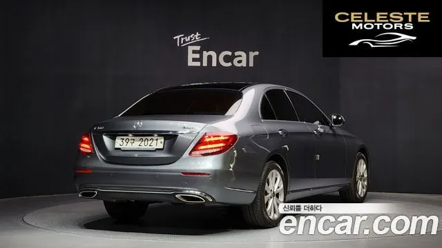 MERCEDES BENZ E-Classe W213 E300 4MATIC Exclusive 2019 — photo 2 sur 20