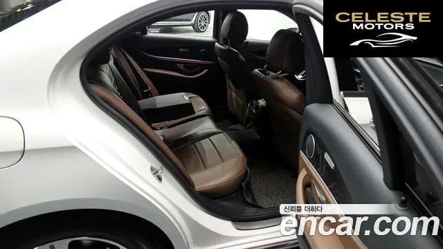 MERCEDES BENZ E-Classe W213 E220d 4MATIC Avantgarde 2017 — photo 12 sur 20