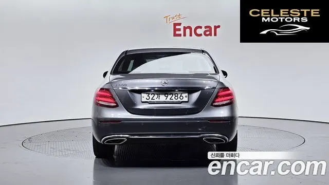 MERCEDES BENZ E-Classe W213 E200 Avantgarde 2017 — photo 4 sur 20