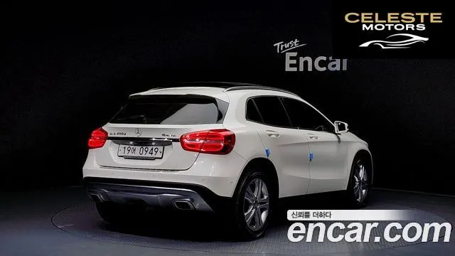 MERCEDES BENZ GLA-Classe X156 GLA200 d 4MATIC 2016 — photo 2 sur 20