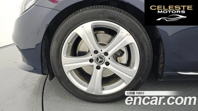 MERCEDES BENZ E-Classe W213 E200 Avantgarde 2018 — photo 5 sur 26