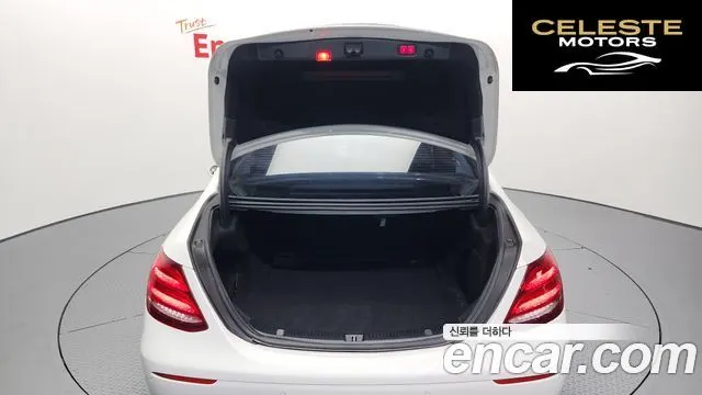 MERCEDES BENZ E-Classe W213 E220d 4MATIC Avantgarde 2017 — photo 20 sur 20