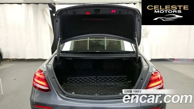 MERCEDES BENZ E-Classe W213 E300e 4MATIC Exclusive 2020 — photo 20 sur 20