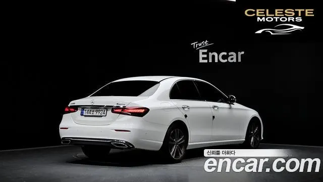 MERCEDES BENZ E-Classe W213 E350 4MATIC Avantgarde 2022 — photo 2 sur 20