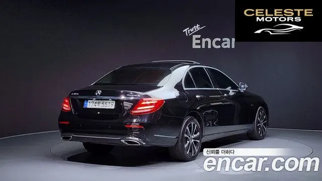 MERCEDES BENZ E-Classe W213 E300e 4MATIC Exclusive 2020 — photo 2 sur 20