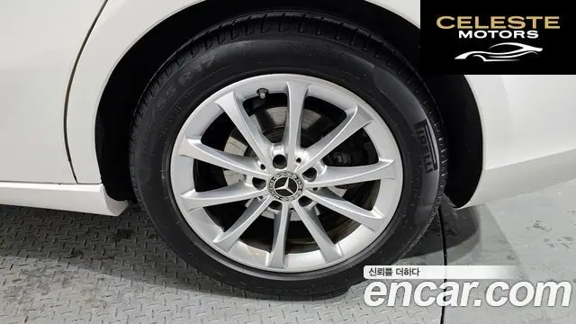 MERCEDES BENZ A-Classe W177 A220 Berline 2020 — photo 5 sur 20