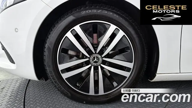 MERCEDES BENZ A-Classe W177 A220 Berline 2022 — photo 5 sur 20