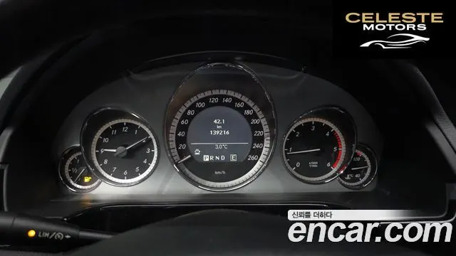 MERCEDES BENZ E-Classe W212 E220 CDI Avantgarde 2011 — photo 8 sur 20
