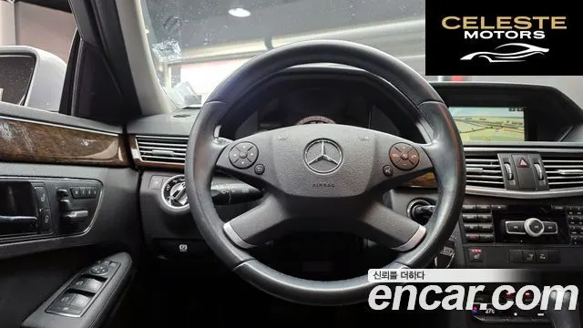 MERCEDES BENZ E-Classe W212 E200 CGI 2011 — photo 13 sur 20