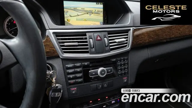 MERCEDES BENZ E-Classe W212 E200 CGI 2011 — photo 14 sur 20