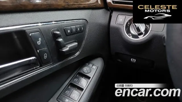 MERCEDES BENZ E-Classe W212 E200 CGI 2011 — photo 18 sur 20