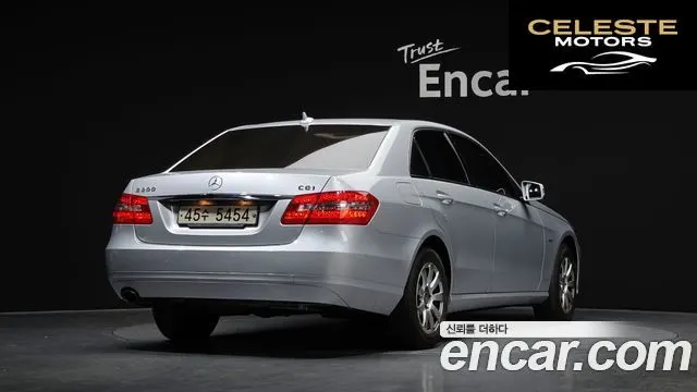 MERCEDES BENZ E-Classe W212 E200 CGI 2011 — photo 2 sur 20
