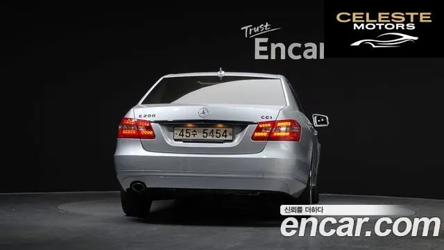 MERCEDES BENZ E-Classe W212 E200 CGI 2011 — photo 4 sur 20