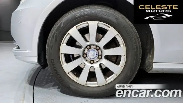 MERCEDES BENZ E-Classe W212 E200 CGI 2011 — photo 5 sur 20