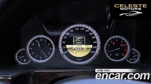 MERCEDES BENZ E-Classe W212 E200 CGI 2011 — photo 8 sur 20