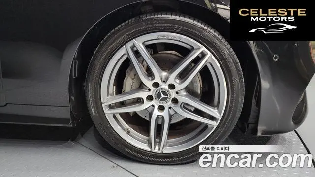 MERCEDES BENZ E-Classe W213 E220d Coupé 2020 — photo 5 sur 20