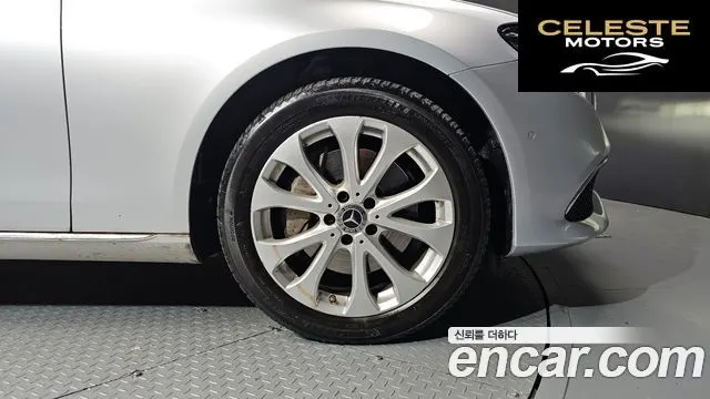 MERCEDES BENZ E-Classe W213 E300 4MATIC Exclusive 2018 — photo 5 sur 20