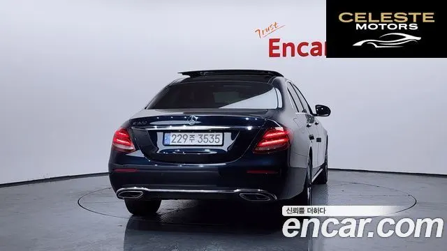MERCEDES BENZ E-Classe W213 E300 Avantgarde 2017 — photo 4 sur 20