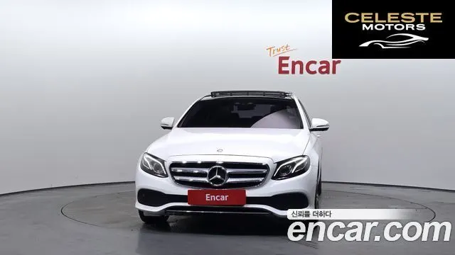 MERCEDES BENZ E-Classe W213 E300 Avantgarde 2017 — photo 3 sur 20