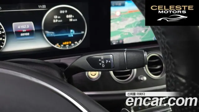 MERCEDES BENZ E-Classe W213 E300 Avantgarde 2017 — photo 9 sur 20