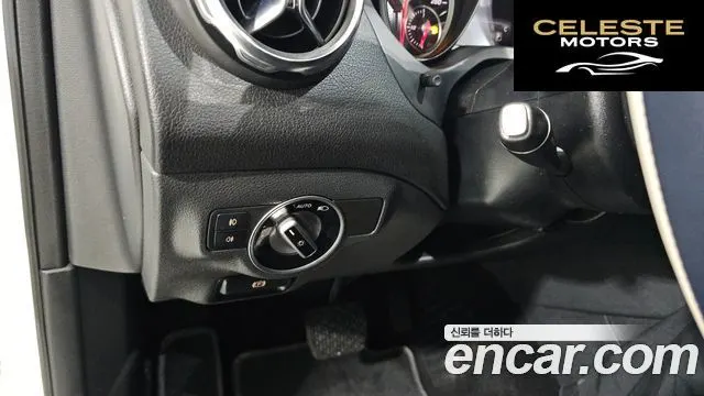 MERCEDES BENZ GLA-Classe X156 GLA220 2019 — photo 14 sur 20